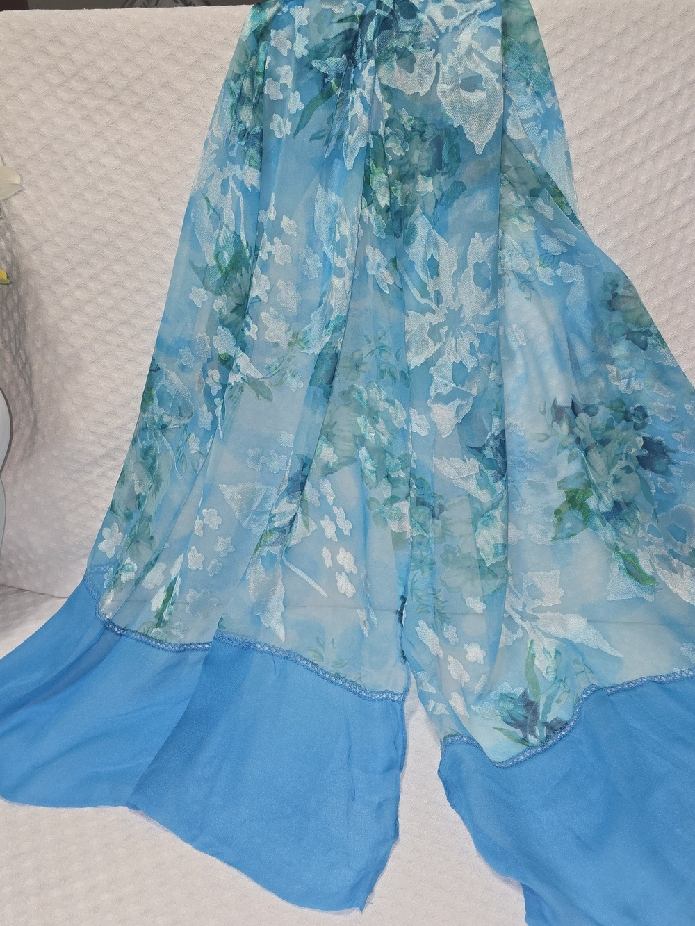 VINTAGE LIGHT BLUE SHEER FLORAL SCARF WRAP AIRY LIGHTWEIGHT 100% SILK CLASSY - Picture 2 of 8